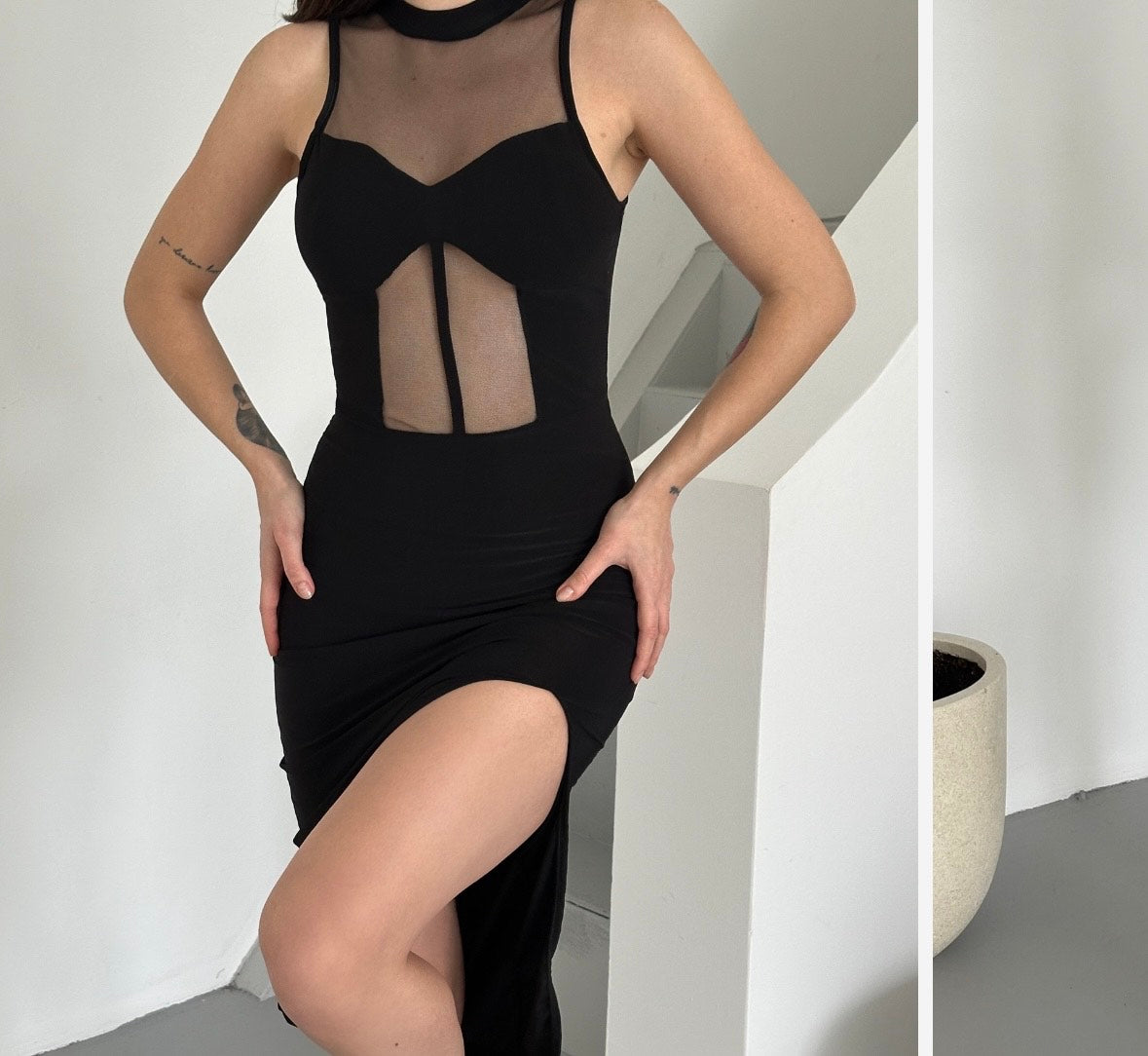 ABITO LUNGO CON INSERTI IN TULLE -NERO O ROSSO O BIANCO