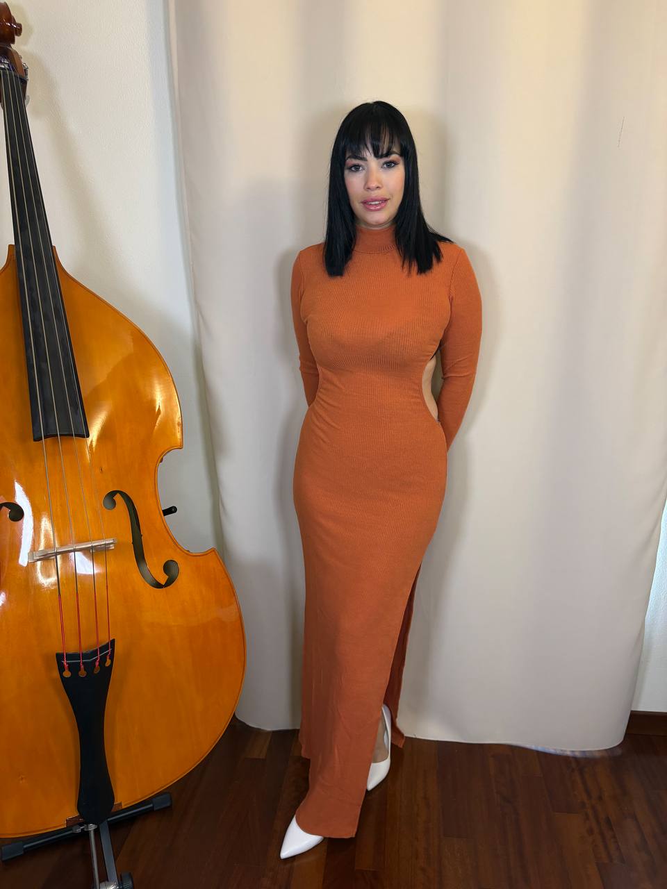 Abito Lungo con Cut-Out Laterali e Spacco