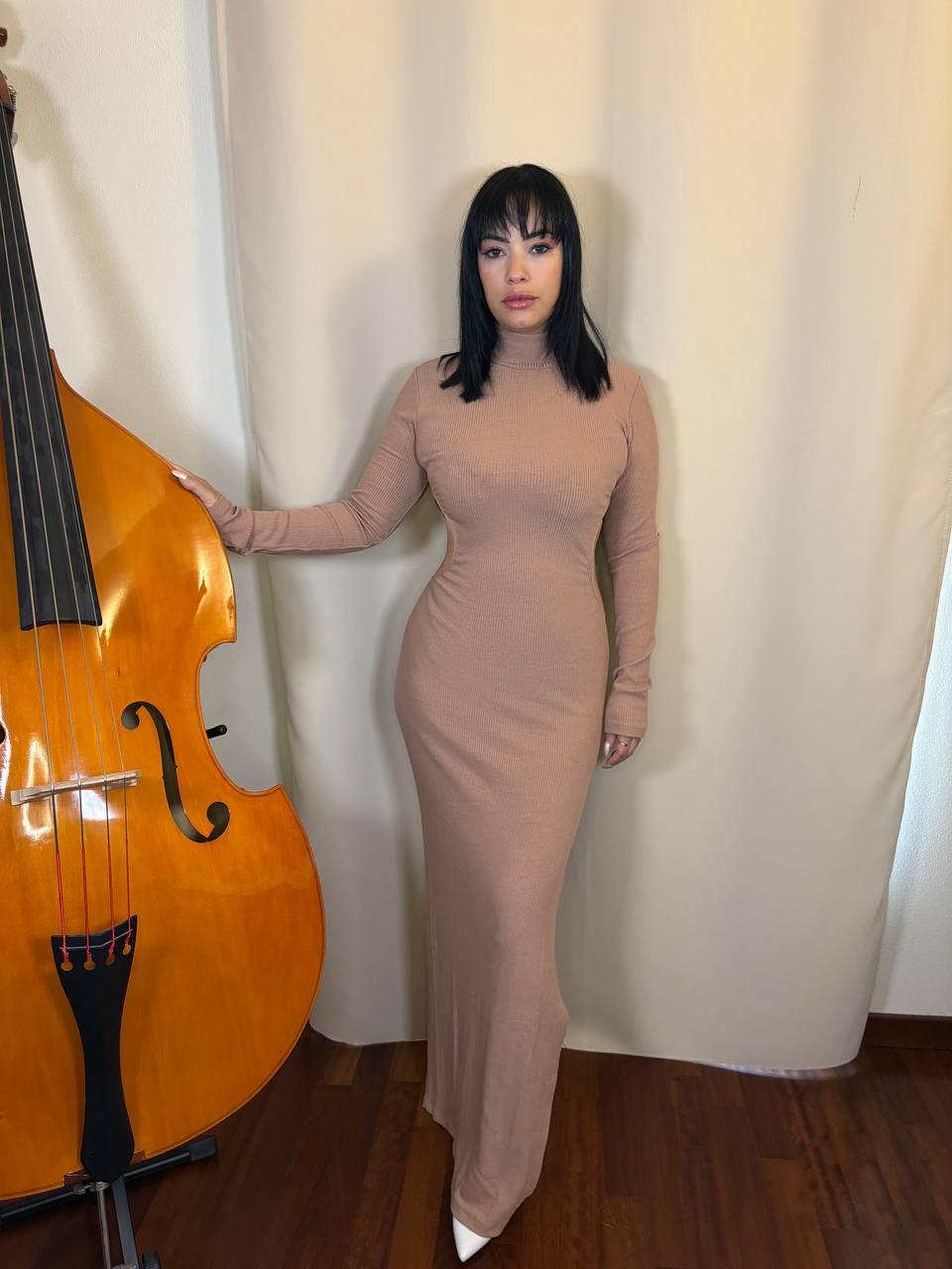 Abito Lungo con Cut-Out Laterali e Spacco