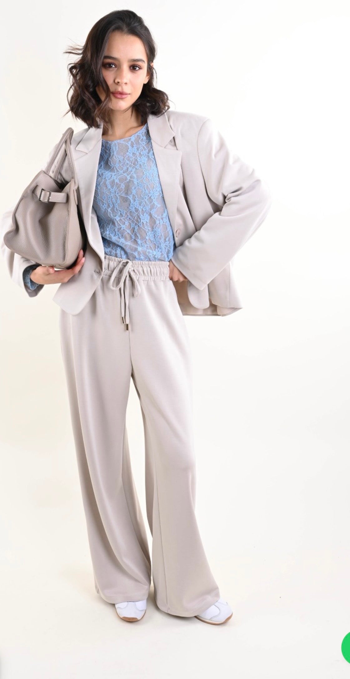 BLAZER CORTO DAL TAGLIO ESSENZIALE