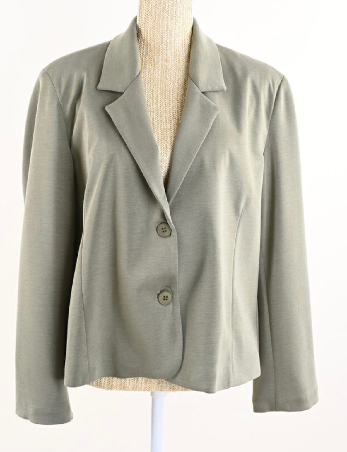 BLAZER CORTO DAL TAGLIO ESSENZIALE