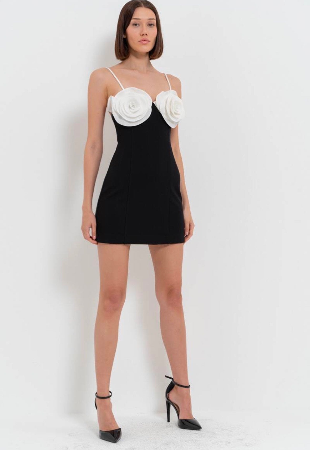 ABITO NERO "ROSE BIANCHE"