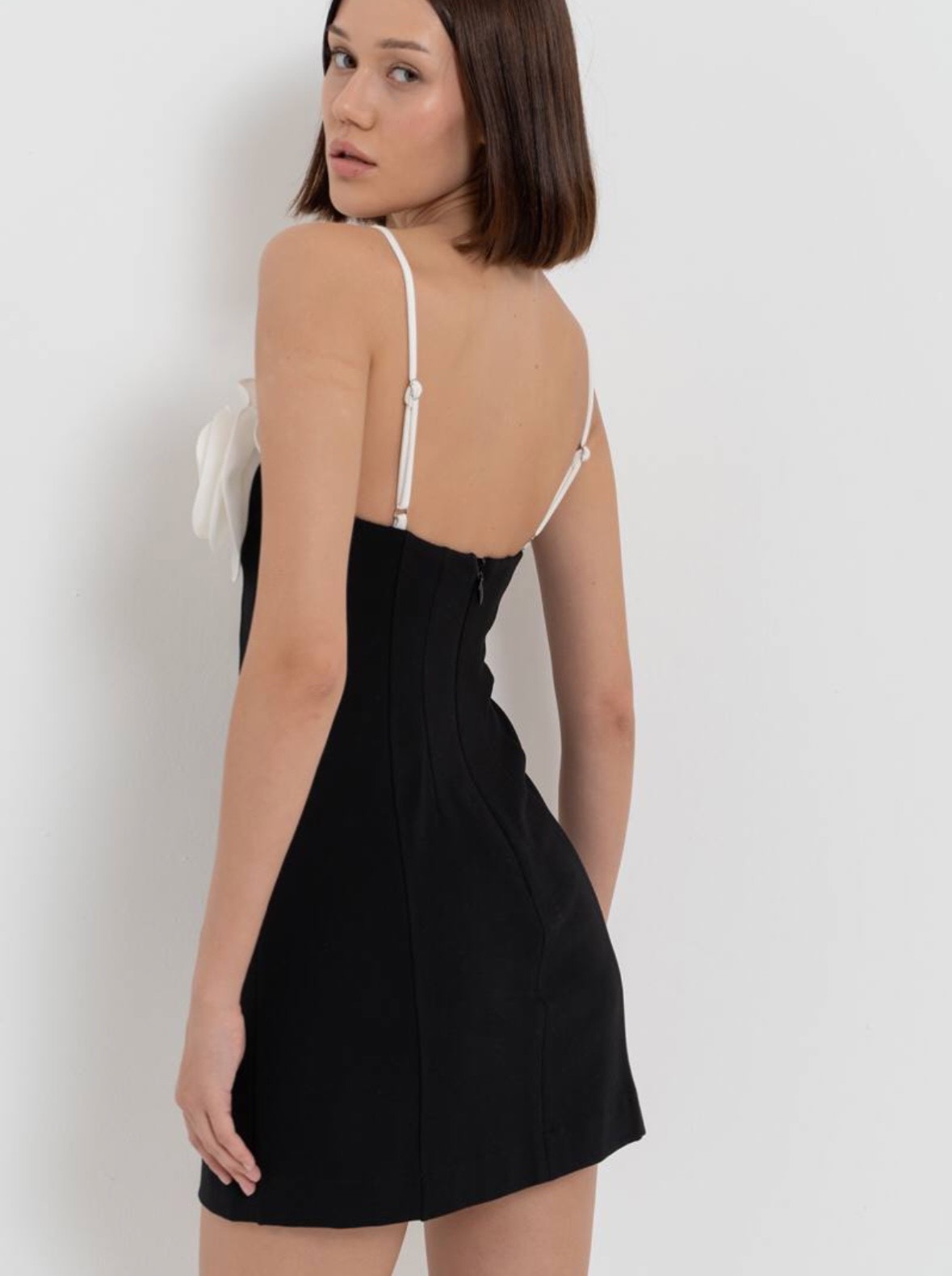 ABITO NERO "ROSE BIANCHE"